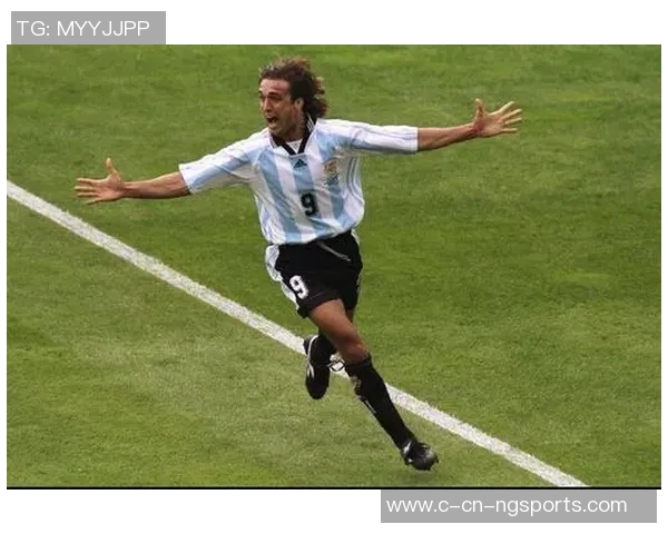 达尼洛的传奇之路：从青涩少年到足球巨星的成长历程