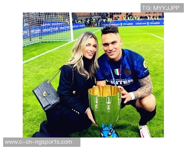 马丁内斯的传奇人生与足球世界的辉煌成就探秘